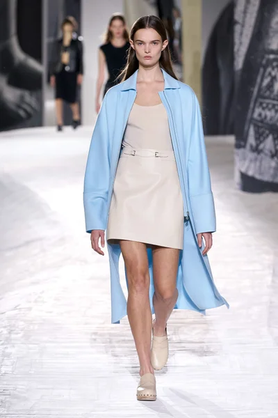 Look 7